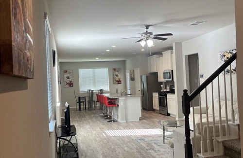 College Park House | Family-Friendly 4-Bedroom Home Near The Woodlands