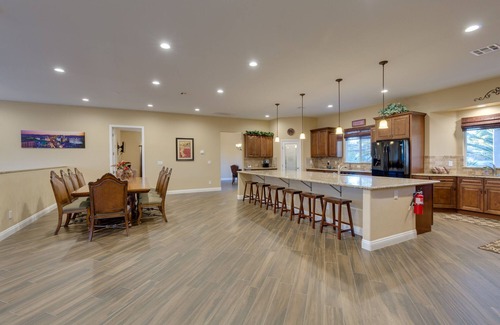 Royal Crest Rancheros House | Family Friendly 4000 Sq Ft 5 Bed 5.5 Bath, With Pool And Spa, 3 Miles To Strip