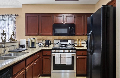Las Vegas House | Family-Friendly 4BD Oasis w/Pool & Backyard/BBQ