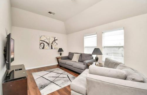 Barker House | Family Friendly 4Bdroom With Backyard