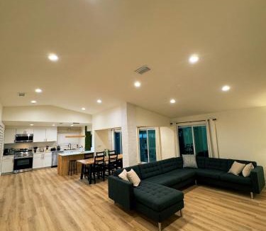 Princeton Villa | Family Friendly 4Bedroom, 3Bathroom, Hot Tub, BBQ, near Everglades, Miami MetroZoo