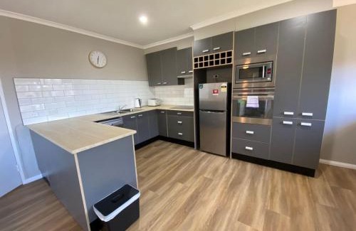 Holder Apartment | Family friendly 4BR Townhouse near Mt Stromlo - Hosted by Canstay