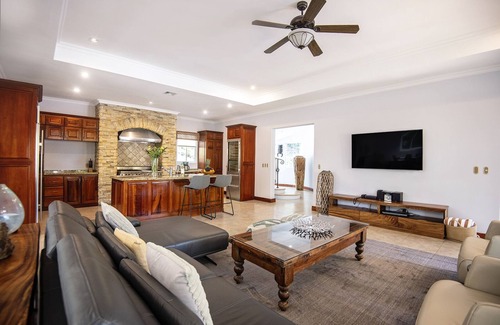 Herradura House | Family-Friendly 5 Bedroom House with Resort Access
