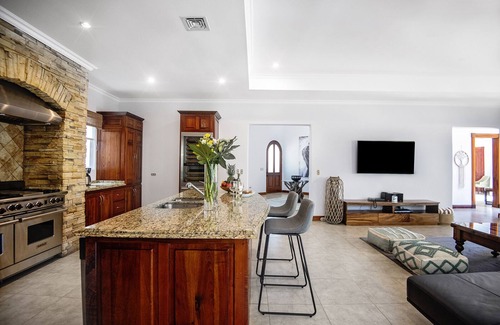 Herradura House | Family-Friendly 5 Bedroom House with Resort Access