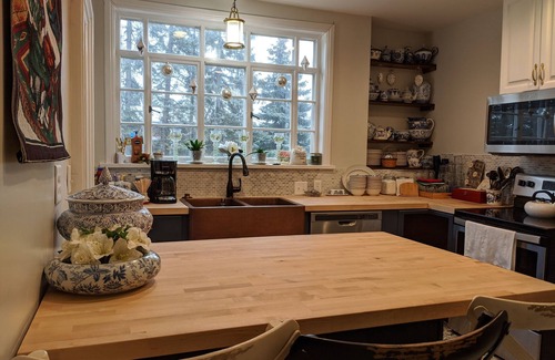 Painesville House | Family-friendly 5-Star Rated 19th Century Restored Mansion