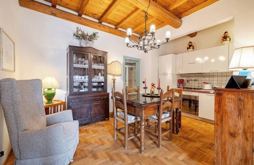 Sant' Ambrogio Apartment | FAMILY FRIENDLY, 5 STARS, TOP LOCATION, A/C, FREE WI/FI nSEE ALSO LISTING 165586