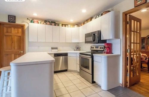 Westhampton House | Family Friendly 6 Bedroom Waterfront 3 Acre Pool & Hot TubnFREE EV Charger