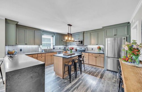 Jamestown House | Family Friendly 7 bedrooms, 4.5 baths with game room & deck