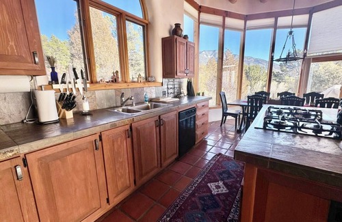 Arroyo Seco House | Family friendly adobe w/Hot Tub, 20 min to Taos Ski Valley - Hiking & Skiing
