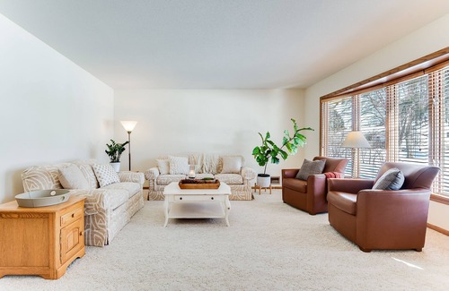 Golden Valley House | Family Friendly and Cozy Residential Home in Golden Valley