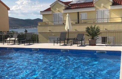 Okrug Apartment | Family Friendly Apartment with pool 2 Minutes Walk From The Sea