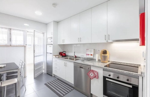 Guimaraes Apartment | Family-friendly apartment in the city center with parking, wifi, A/C .