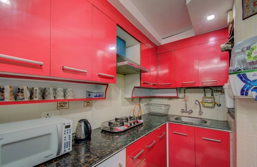 New Delhi Apartment | Family Friendly Apartment,3 clean rooms attached washrooms near city center