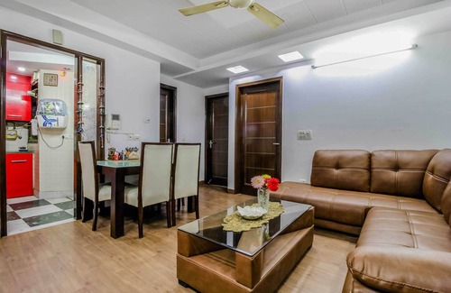 New Delhi Apartment | Family Friendly Apartment,3 clean rooms attached washrooms near city center
