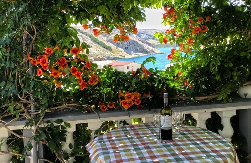 Metajna Apartment | Family-friendly apartments with sea view large terrace Near the beach