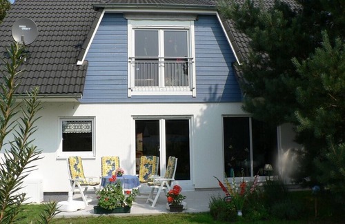 Korkwitz Apartment | Family friendly apartment in a new house in the baltic typical (blue/white) St