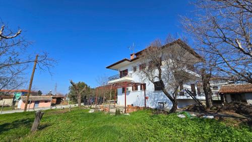 Chalkidona Apartment | Family-friendly apartment in a village house 25 km and 30 mins away from Thessaloniki