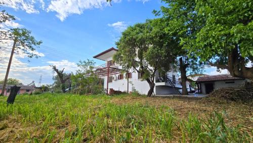 Chalkidona Apartment | Family-friendly apartment in a village house 25 km and 30 mins away from Thessaloniki