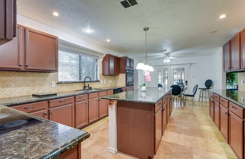 Southeast Arlington House | Family-Friendly Arlington Home w/Private Yard!