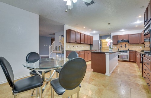Southeast Arlington House | Family-Friendly Arlington Home w/Private Yard!