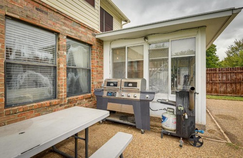 Southeast Arlington House | Family-Friendly Arlington Home with Private Yard!