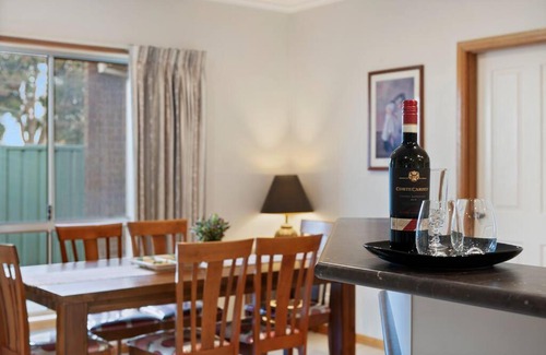 Lake Gardens House | Family Friendly at Lake Gardens, Sleeps 8
