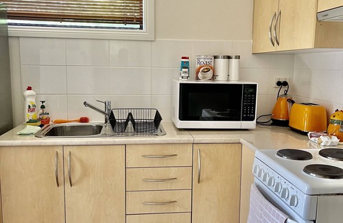 Baulkham Hills Cottage | Family friendly 2 bedroom retreat with a Swimming Pool