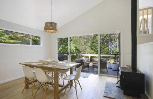 Macmasters Beach House | Family Friendly Beach House - 5mins walk to the beach