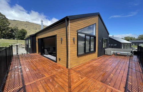 Kingston House | Family Friendly Bach
