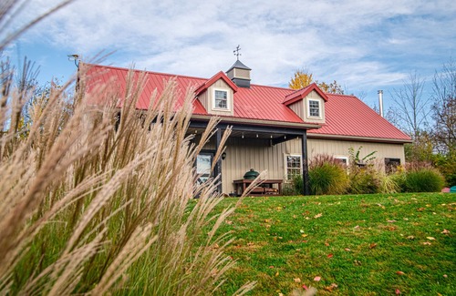 Dundee Cabin | Family Friendly Barndominium in Amish Country (Sleeps 8)