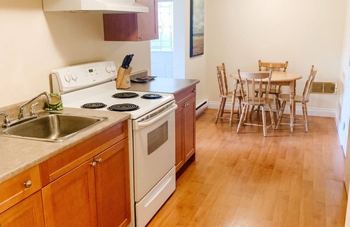 Regional District of Nanaimo House | Family friendly basement suite