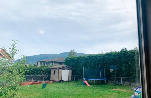 Regional District of Nanaimo House | Family friendly basement suite