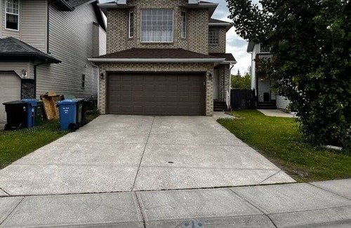 Bridlewood House | Family Friendly Basement Suite near to Spruce Meadows