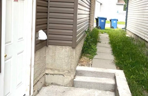 Bridlewood House | Family Friendly Basement Suite near to Spruce Meadows