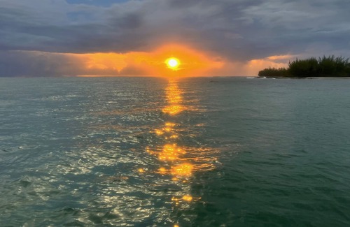 Winding Bay House | Family Friendly Beachfront Pink Sand Beaches Sleeps up to 15