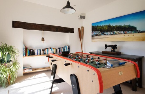 East Preston House | Family friendly beach house walk to cafes and pubs