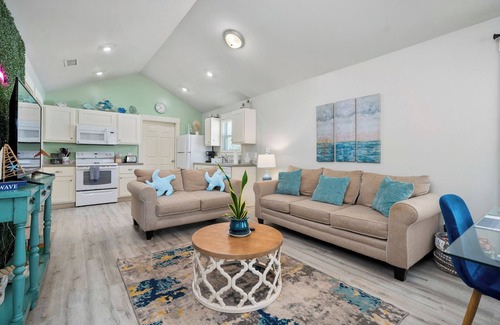 Rockport Cottage | Family Friendly Beach Haus Community Pool.