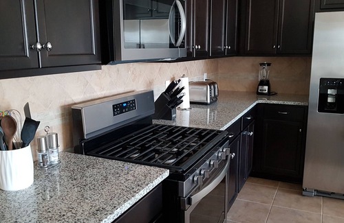 Loughman House | ๐ Family friendly, beautifully decorated, 2 min walk to resort pool facilities!
