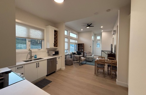 Black Mountain House | Family Friendly Black Mountain Retreat - 40 mins to Big White