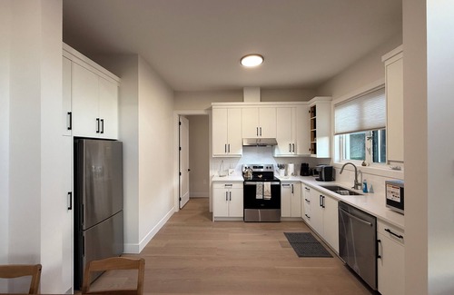 Black Mountain House | Family Friendly Black Mountain Retreat - 40 mins to Big White