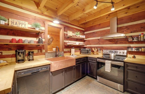 Fleetwood Cabin | Family-Friendly Blue Ridge Cabin w/Game Room!