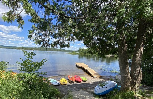 Aumond House | Family friendly, brand new renovated waterfront cottage