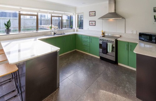 Christchurch House | Family-Friendly, City Fringe with Free Carparks