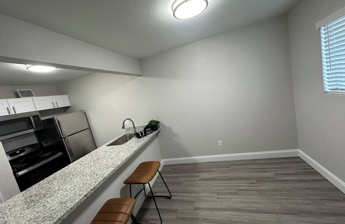 South Houston Apartment | Family friendly. cozy 2 bedroom apt budget friendly!also 20 min from downtown!