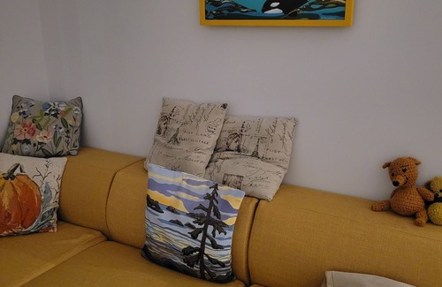Oak Bay House | Family friendly 3-bedroom house close to ski hill and whale watching.