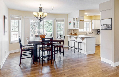 Christina Lake House | Family-Friendly Home with WiFi, Private Washer/Dryer, Central AC, and Firepit