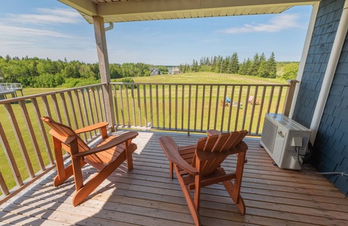 Stanley Bridge House | Family friendly home with private outdoor hot tub & fire pit