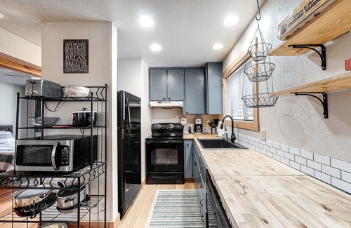 Pla-Vada Woodlands House | Family friendly Cabin with a Private Hot Tub & Private Grill