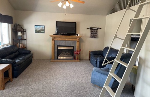 Onanole Cabin | Family Friendly Cabin