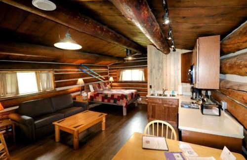 Clark House | Family-Friendly Cabin Rental Hidden in Woods of North Central Colorado